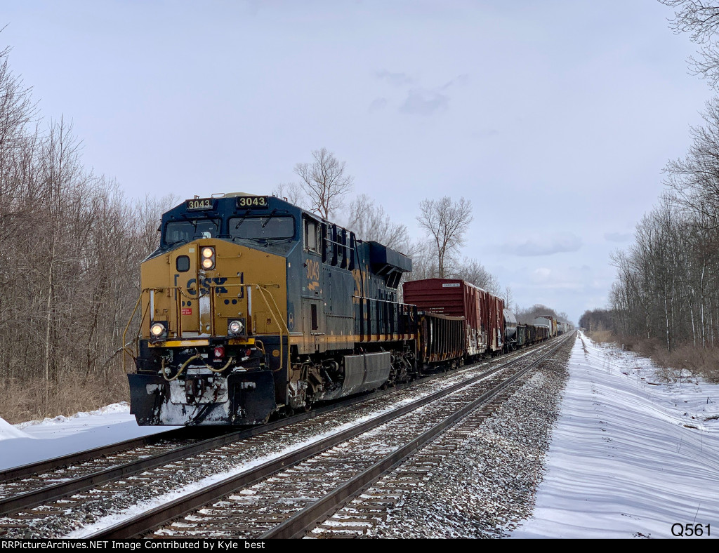 CSX 3043 on Q561